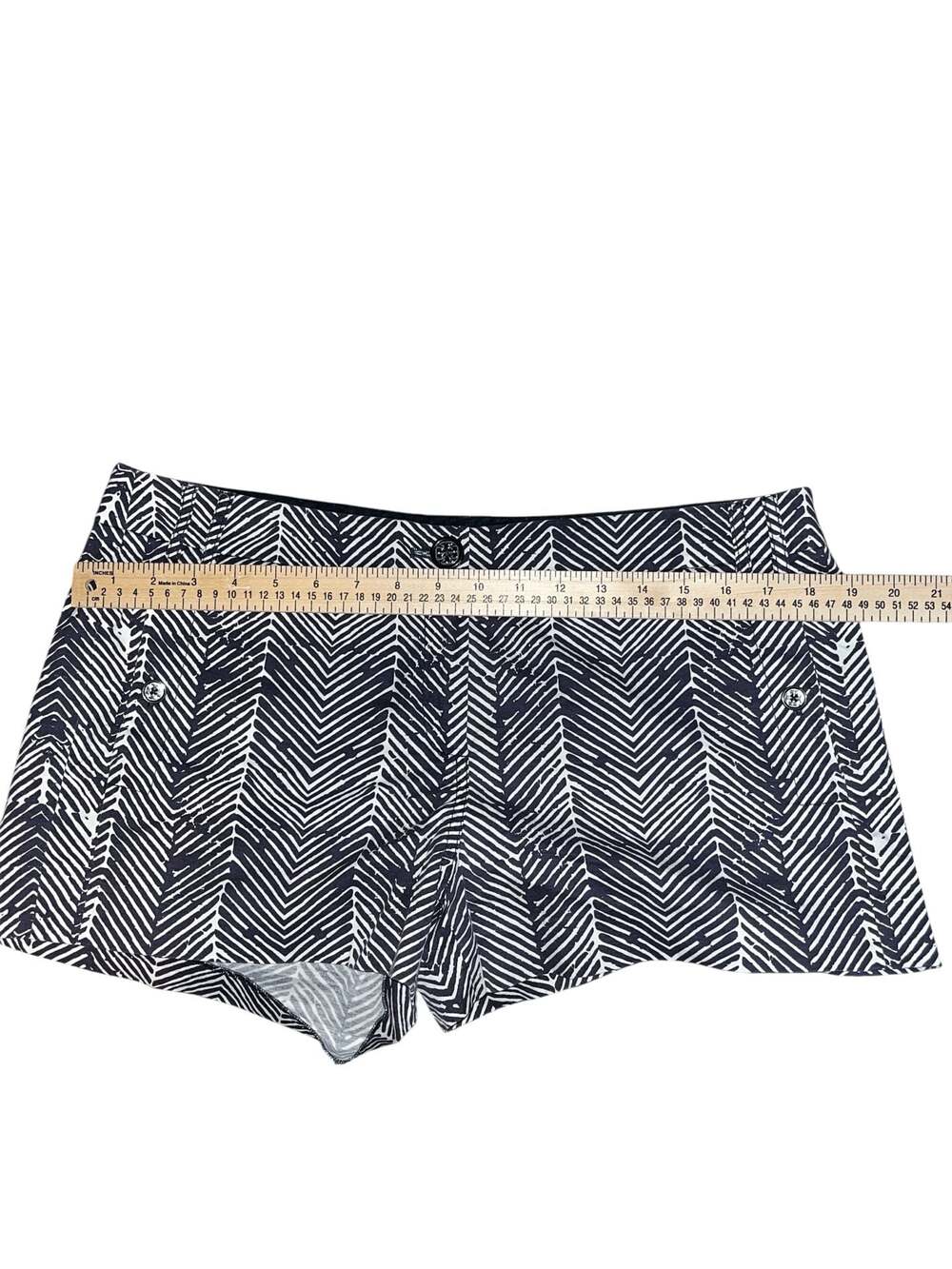 Tory Burch Navy Blue and White Herringbone Print Shorts Size 12 - Picture 4 of 5